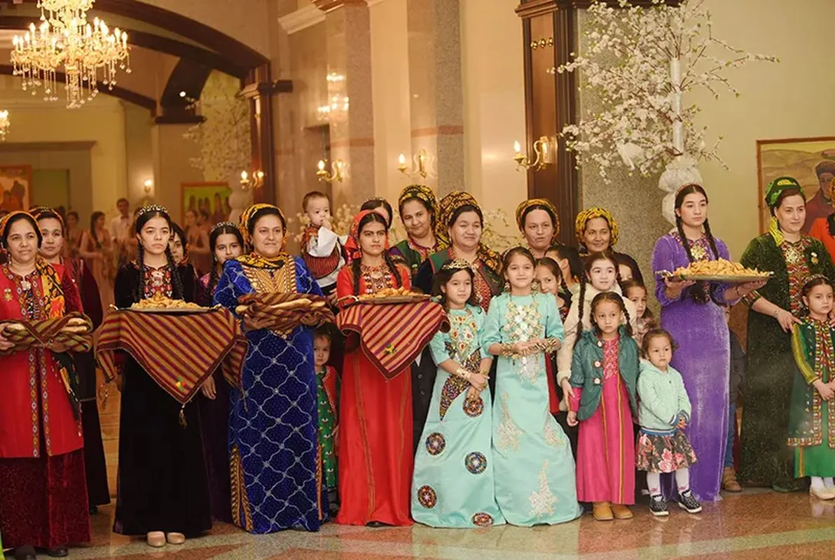 Women and girls of Turkmenistan will receive cash gifts by March 8 | Society