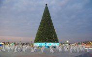 New Year's lights were solemnly lit on the main tree of Turkmenistan