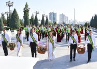 Fotoreportaž: Türkmenistanyň mekdeplerinde «Soňky jaň» dabaralary geçirildi