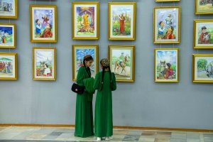 В Ашхабаде в преддверии Дня защиты детей открылась выставка юных художников 