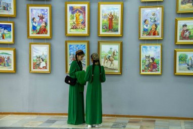 В Ашхабаде в преддверии Дня защиты детей открылась выставка юных художников 
