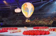 Olimpiýa stadionynda geçirilen V Aziýa oýunlarynyň ýapylyş dabarasyndan fotoreportaž