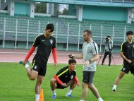 Fotoreportaž: Koreýa futbol ýygyndysy Köpetdag stadionynda