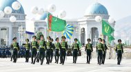 Fotoreportaž: Aşgabatda Türkmenistanyň Ýaragly Güýçleriniň dabaraly harby ýörişi geçirildi