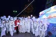 Photo story: The main Christmas tree of the country lit up in Turkmenistan