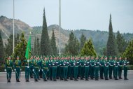 Fotoreportaž: Beýik Ýeňşiň 75 ýyllygy mynasybetli dabaraly harby ýöriş