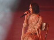 Nyuşanyň we Olga Şultaýsyň Aşgabatdaky konsertinden fotoreportaž