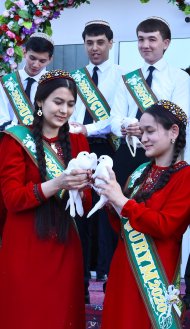 Photoreport: The last bell rang in the schools of Turkmenistan