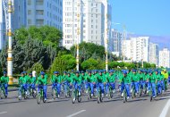 Фоторепортаж: В Ашхабаде состоялся массовый велопробег в честь Всемирного дня велосипеда