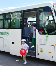 Fotoreportaž: Türkmenistanda çagalaryň tomusky dynç alyş möwsümine badalga berildi