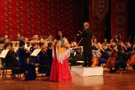 Fotoreportaž: Aşgabatda «Galkynyş» türkmen-awstriýa simfoniki orkestriniň konserti 