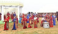 Fotoreportaž: Türkmenistanda Halkara Nowruz baýramy giňden bellenildi