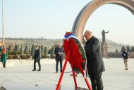 Mihail Mişustin «Halk Hakydasy» ýadygärlikler toplumyna bardy