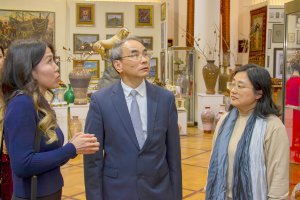 Head of Shanghai Museum Visits Academy of Arts of Turkmenistan