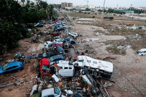 Spain floods kill 95, declare mourning