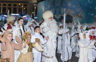 New Year's lights were solemnly lit on the main tree of Turkmenistan