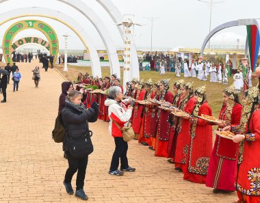 Fotoreportaž: Türkmenistanda Halkara Nowruz baýramy giňden bellenildi