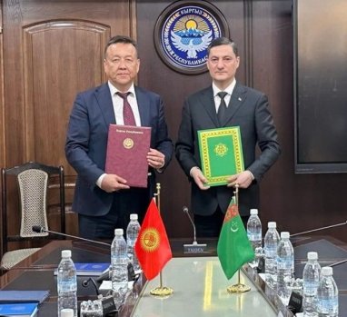 Türkmenistan ve Kırgızistan ulaştırma konusundaki anlaşmalarını sağlamlaştırdı