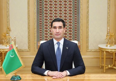 Serdar Berdimuhamedow watandaşlaryny Türkmenistanyň Konstitusiýasynyň we Döwlet baýdagynyň güni bilen gutlady 