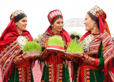 Fotoreportaž: Türkmenistanda Halkara Nowruz baýramy giňden bellenildi