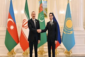 Президент Туркменистана поздравил Азербайджан с Днем независимости