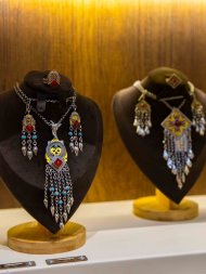 Miras Jewellery: siz barada sessiz gürrüň berjek şaý-sepler