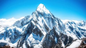 İngiliz dağcının Everest'in zirvesine bir haftada tırmanması tartışma konusu oldu