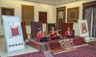 Competition among carpet weavers at the National Museum of the Turkmen Carpet