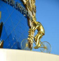 Photoreport: President of Turkmenistan unveils Bicycle monument and takes part in mass bike ride