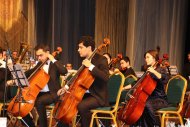 Fotoreportaž: Türkmenistanyň simfoniki orkestriniň Täze ýyl konserti