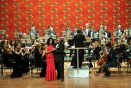 Fotoreportaž: Aşgabatda «Берлиоз — 150 лет памяти» fransuz aýdymlarynyň konserti geçirildi