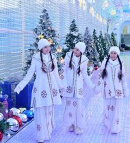 Photoreport: lights of the main New Year tree of the country lit in Turkmenistan