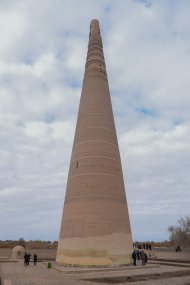 Türkmen-özbek dostluk festiwalynyň gatnaşyjylary Köneürgenjiň taryhy ýerlerine bardylar