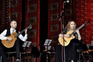 Fotoreportaž: Aşgabatda rumyniýaly aýdymçy Adrian Nouryň we Zamfirescu Trio konserti