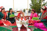 Fotoreportaž: Türkmenistanda Halkara Nowruz baýramy giňden bellenildi