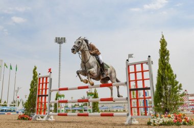 В Ашхабаде прошли соревнования по конкуру