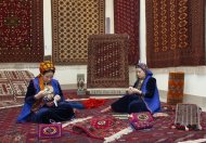 Competition among carpet weavers at the National Museum of the Turkmen Carpet