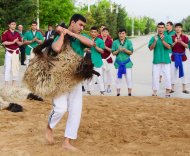 Türkmen bedewiniň milli baýramy mynasybetli Halkara ahalteke atçylyk sport toplumynda gurnalan baýramçylyk çärelerinden fotoreportaž