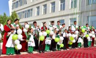 Фоторепортаж: Во всех школах Туркменистана прозвенел «Последний звонок»