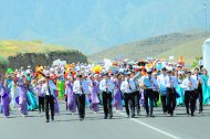 Fotoreportaž: Türkmenistanda mekdep okuwçylaryny dynç alyş we sagaldyş merkezlerine ugratmak dabarasy geçirildi