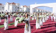 Aşgabat şäherini ösdürmegiň 15-nji nobatdakysynyň çäklerinde gurlup ulanmaga berilen kottežler toplumynyň açylyş dabarasyndan fotoreportaž