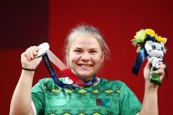 Fotoreportaž: Türkmenistanly agyr atletikaçy Polina Gurýewa Tokiodaky Olimpiadada kümüş medalyny gazandy