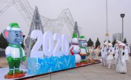 Photo story: The main Christmas tree of the country lit up in Turkmenistan