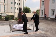 Photoreport from the opening ceremony of the monument to Yuri Gagarin in Ashgabat