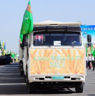 Фоторепортаж: В Ахалском, Лебапском и Марыйском велаятах началась уборка урожая зерновых