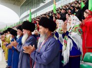 Фоторепортаж с торжеств, организованных в международном ахалтекинском конно-спортивном комплексе по случаю национального дня туркменского скакуна