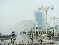 Suratlar: Gara bürenen Aşgabat