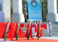 Türkmenistanda halkara teatr sungatynyň festiwalynyň açylyşyndan fotoreportaž