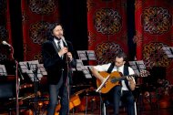 Fotoreportaž: Aşgabatda rumyniýaly aýdymçy Adrian Nouryň we Zamfirescu Trio konserti