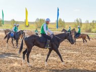 Photoreport: An equestrian race was held in Turkmenistan in honor of the National holiday of the Turkmen horse.